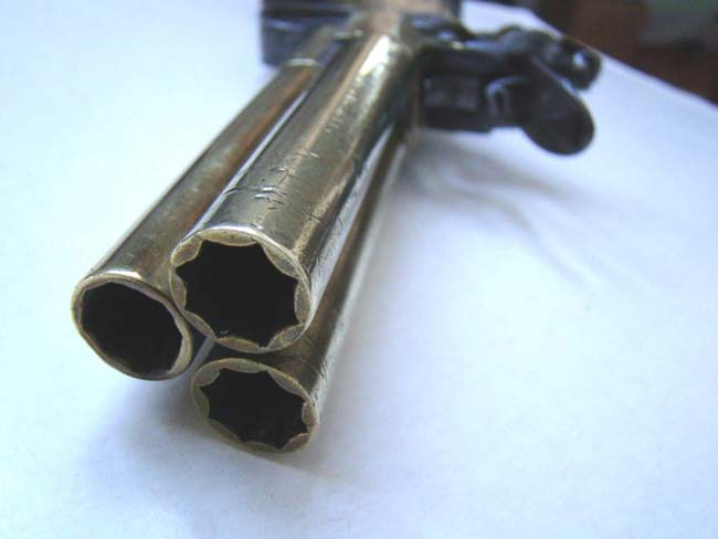 A RARE and possibly UNIQUE English Three-barrel Boxlock Flintlock Pistol by Samuel Oakes of London circa 1770 — image 5